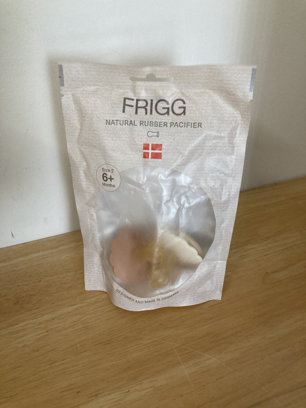 Frigg Rubber Pacifier - Picture 1 of 2